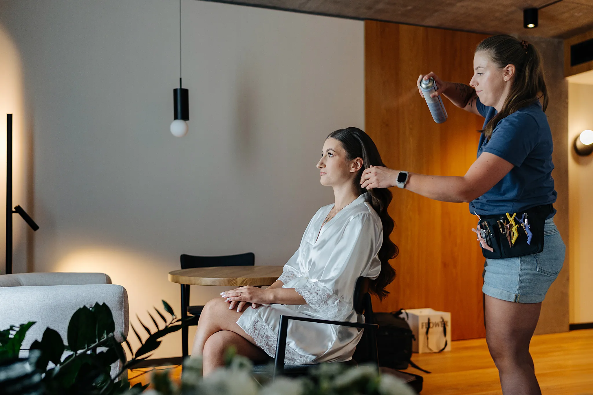 tworzenie fryzury mlodej pani w hotelu qubus w katowicach studio grygierczyk