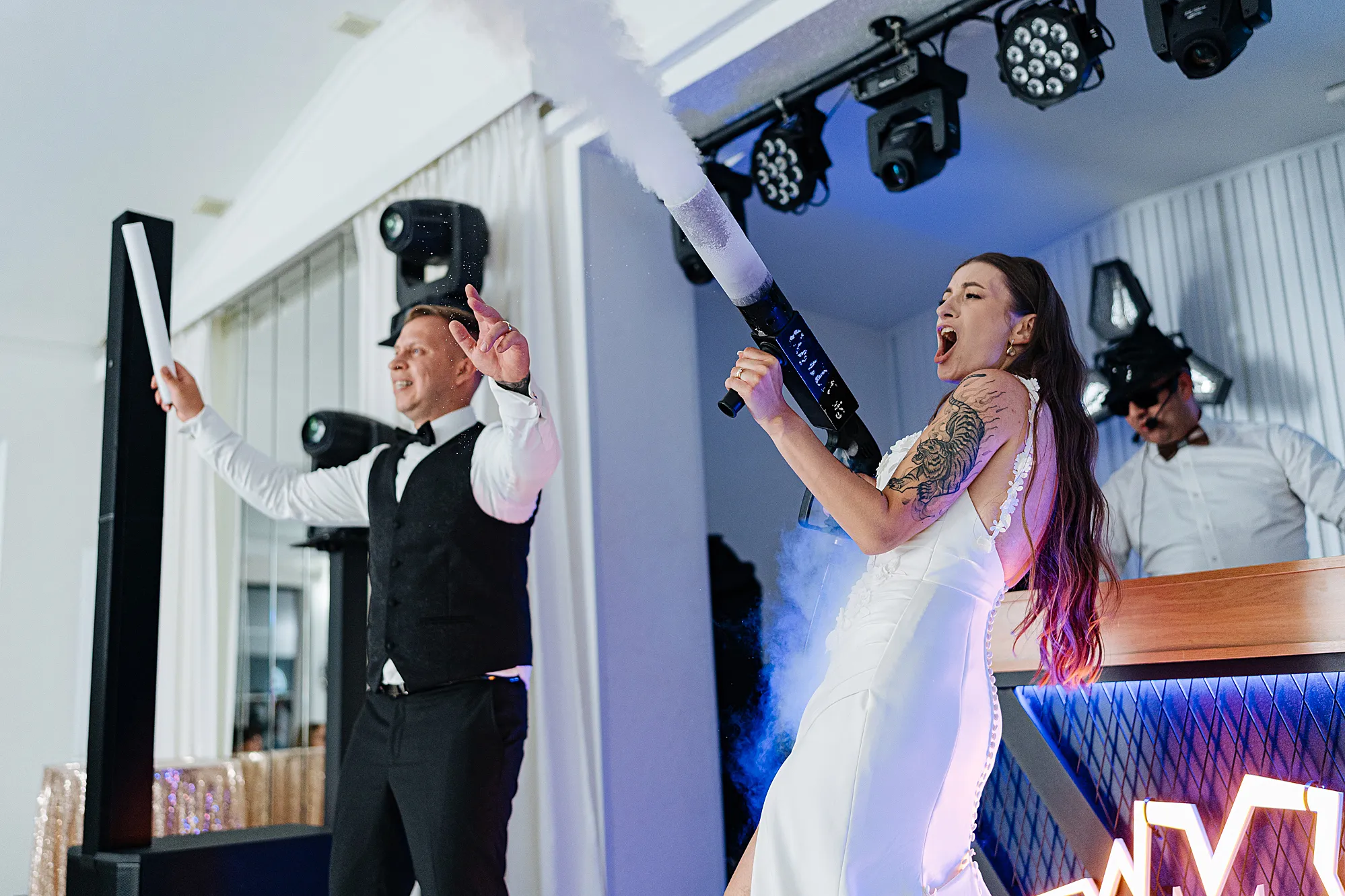 pistolet co z djem na przyjeciu weselnym studio grygierczyk fotograf na wesele tychy