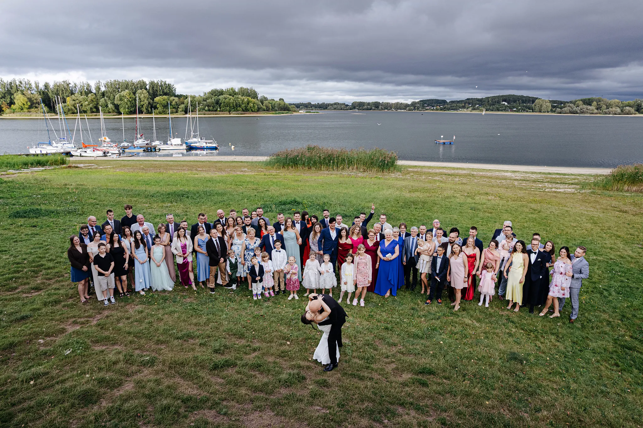 szczesliwa mloda para podczas przyjecia weselnego w goscincu paradise w okolicy Dabrowy Górniczej