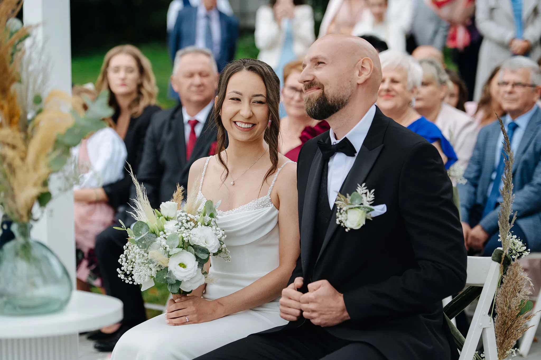 para mloda podczas slubu cywilnego nad przegiem jeziora w goscincu paradise w przeczycach