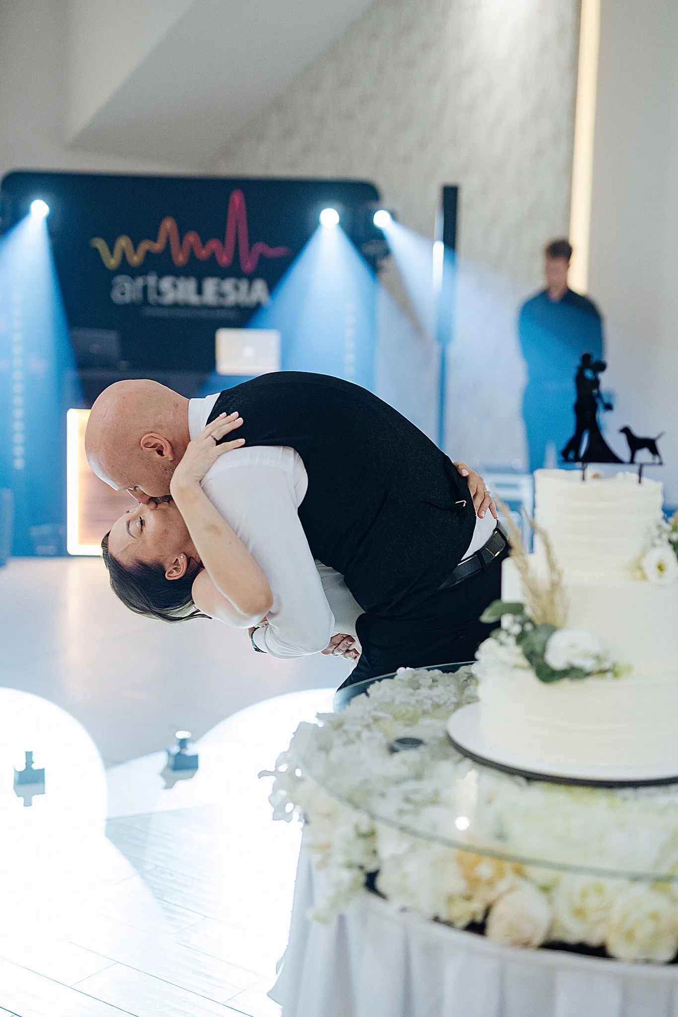 szczesliwa mloda para podczas przyjecia weselnego w goscincu paradise w okolicy Dabrowy Górniczej