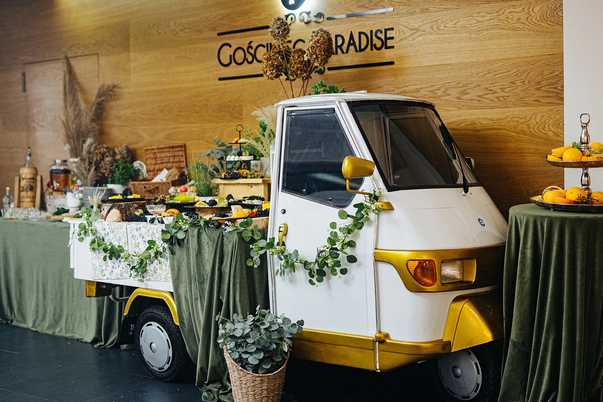 szczesliwa mloda para podczas przyjecia weselnego w goscincu paradise w okolicy Dabrowy Górniczej