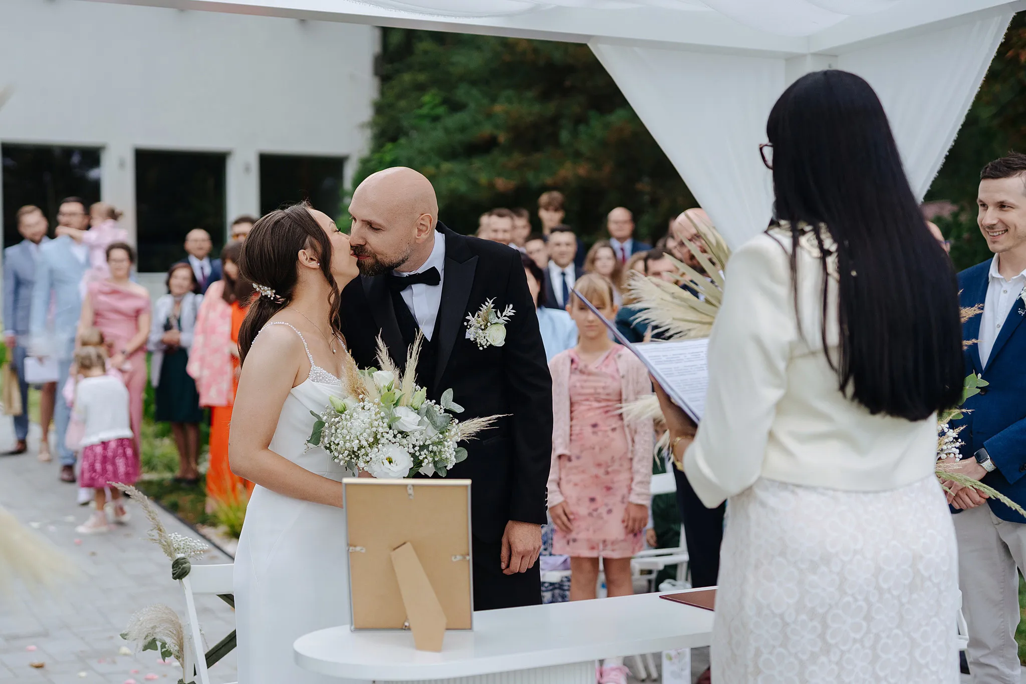 szczesliwa mloda para podczas przyjecia weselnego w goscincu paradise w okolicy Dabrowy Górniczej