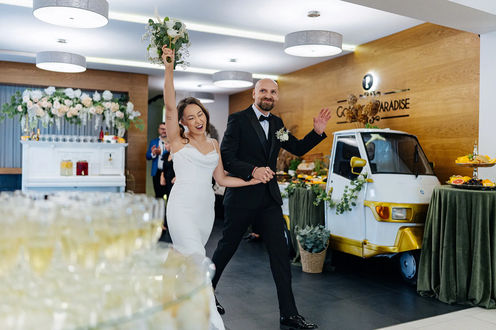 szczesliwa mloda para podczas przyjecia weselnego w goscincu paradise w okolicy Dabrowy Górniczej