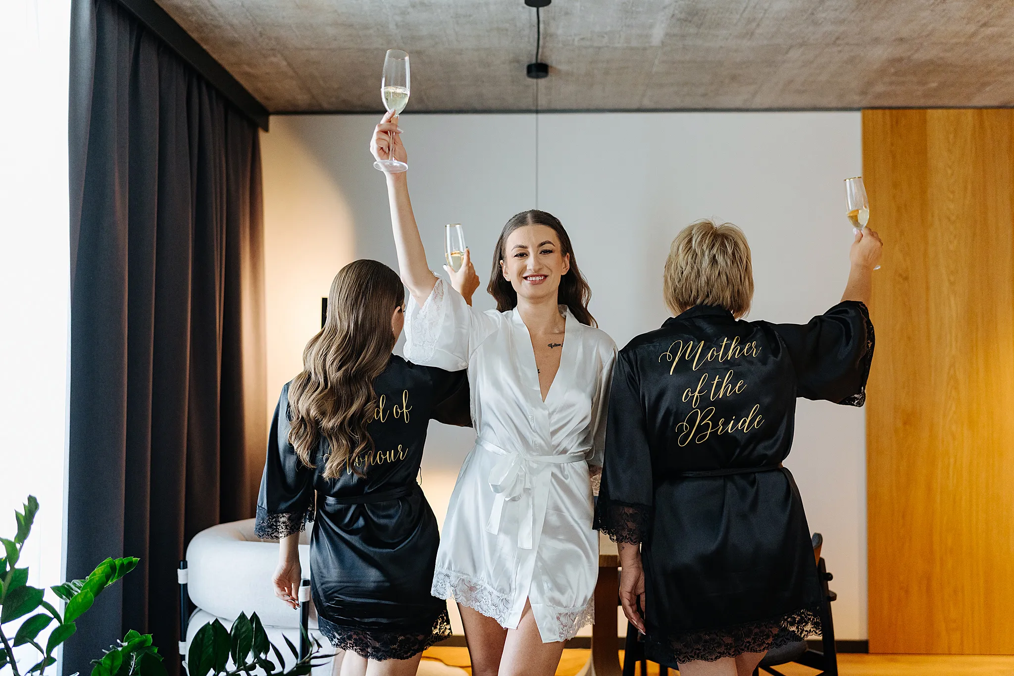 personalizowane szlafroki slubne mlodej pani fotograf slubny tychy