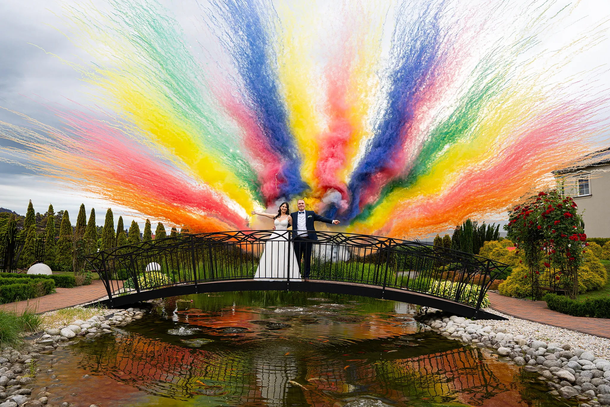 szczesliwa mloda para podczas przyjecia weselnego w sali weselnej Eureka