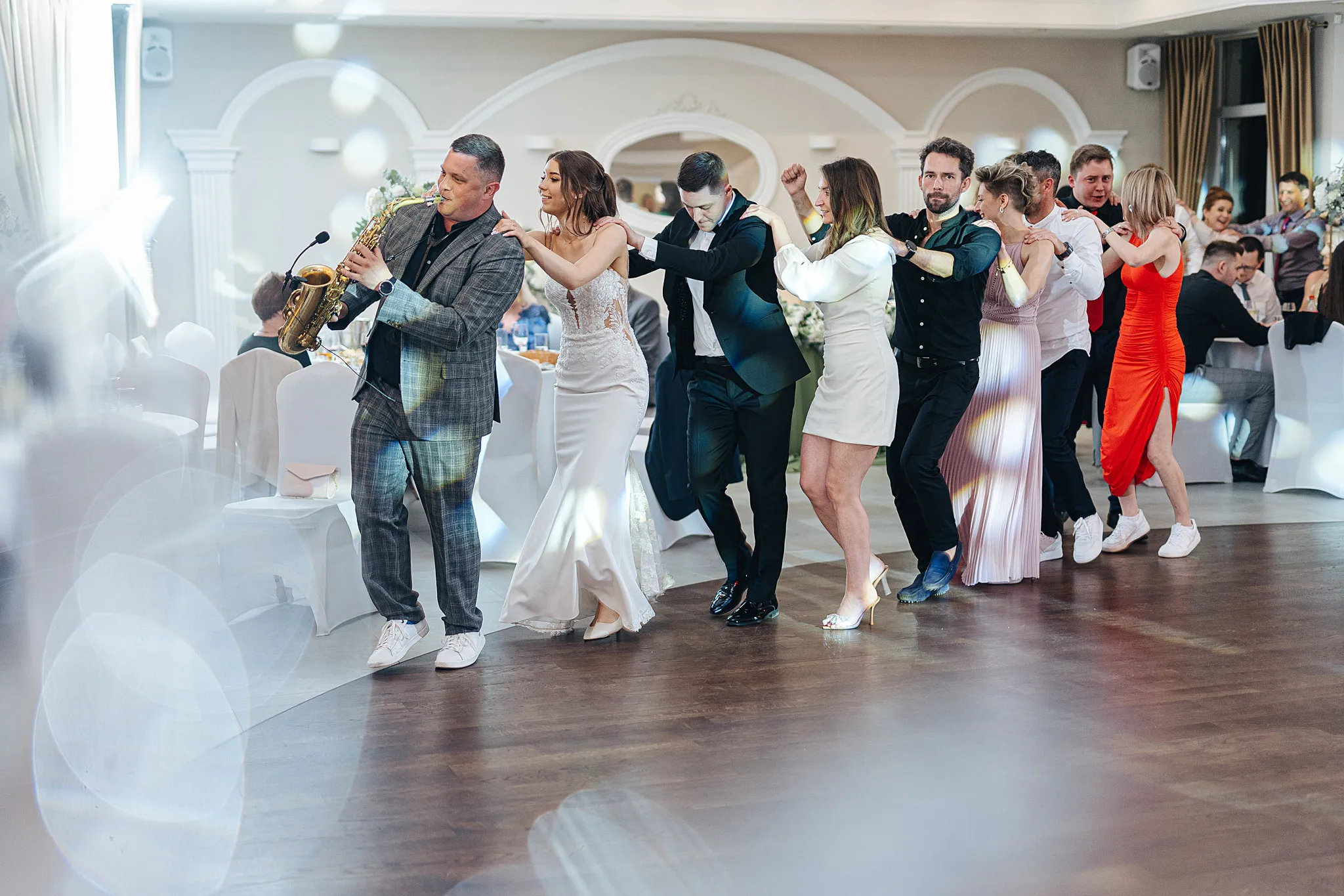 weselnna zabawa w pociag z magicznym swiatlem na przyjeciu weelnym w dworku broniszowka obok tychow